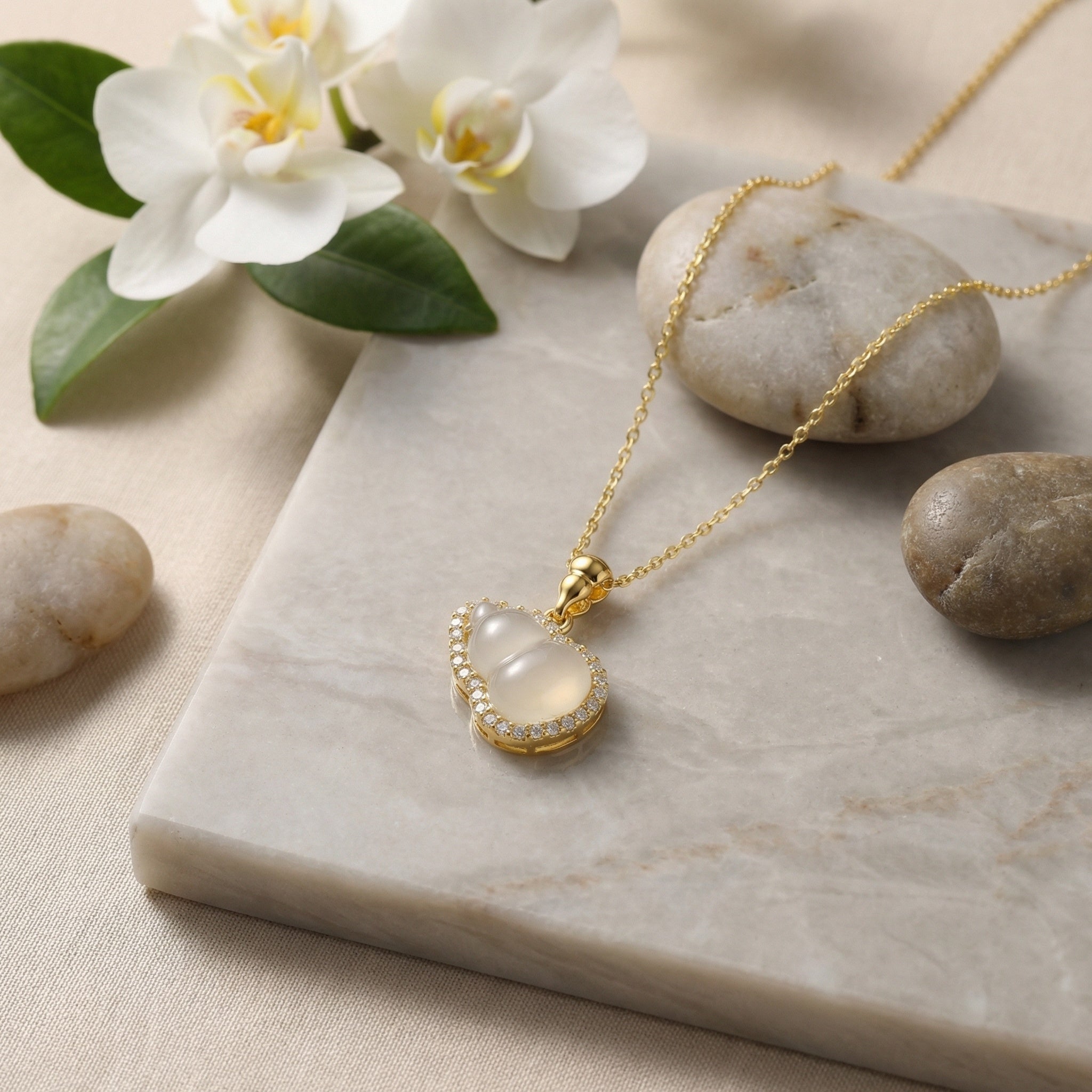 925 Ayar Gümüş Işıltılı Hulu Kolye, Şeffaf Taş ve Parlak Değerli Taş Halkasıyla