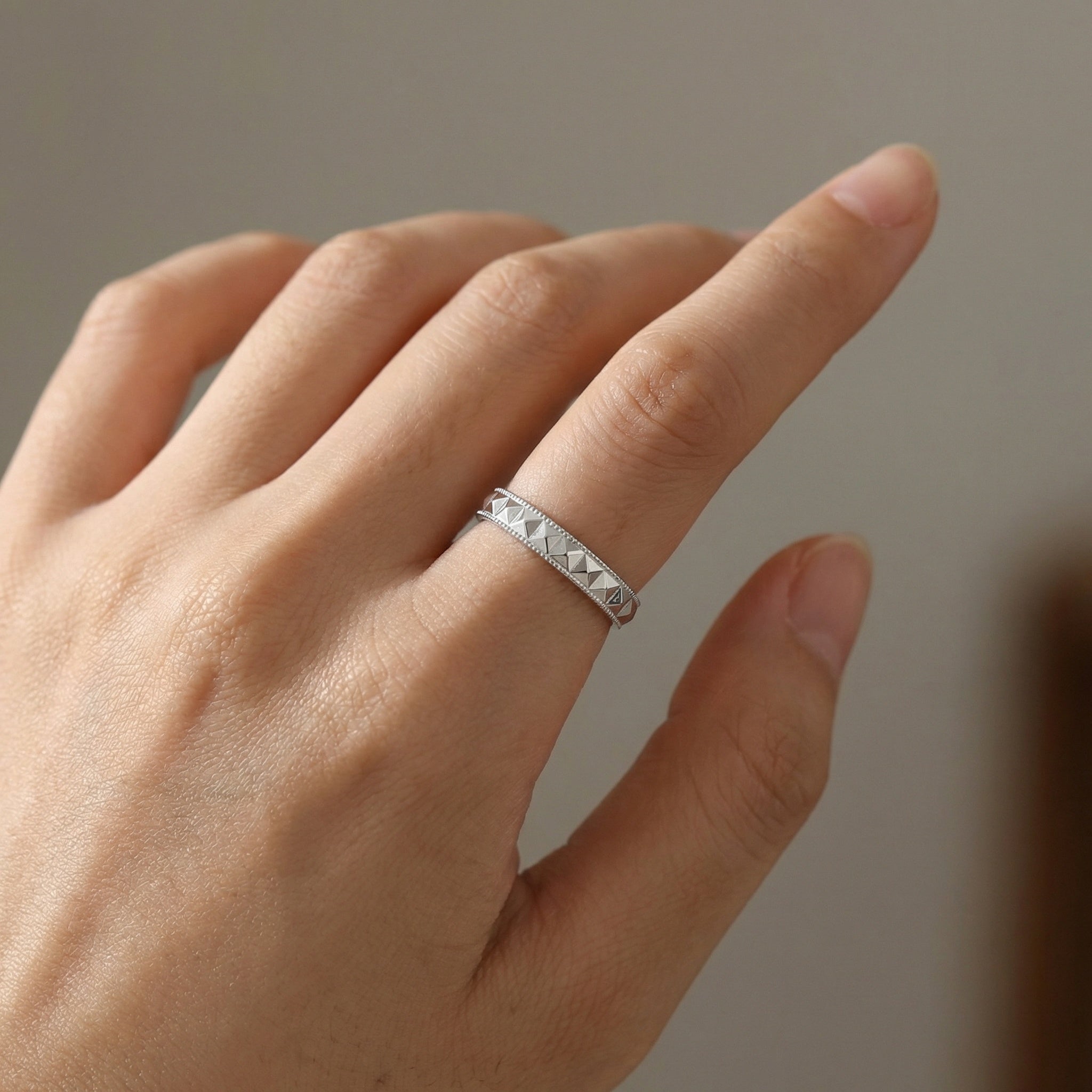 925 Ayar Gümüş Zarif S925 Ayar Gümüş Piramit Taşlı Ayarlanabilir Çift Yüzük Seti